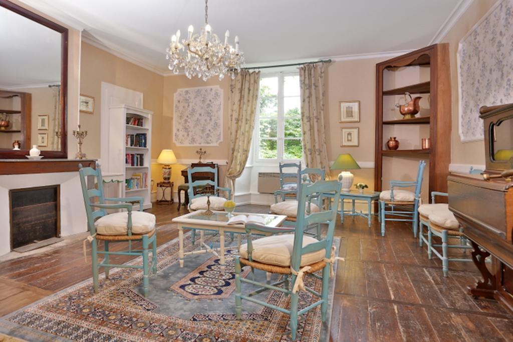 La Roseraie Hotel Restaurant Монтиньяк Экстерьер фото